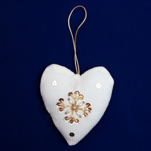Ялинкова іграшка м'яка - Серце, 8 см, білий, текстиль з бісером (430086-1)