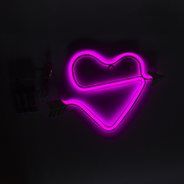 Неоновий світильник настінно-стельовий нічник - Серце зі стрілою, рожевий, 25x15 см, 3AA (140670)